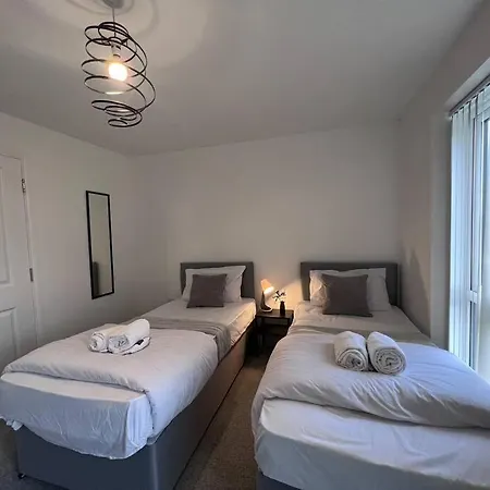 Luxury 10 Bed Palace W/ Parking * Birmingham