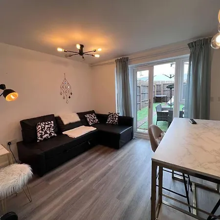 Luxury 10 Bed Palace W/ Parking Birmingham